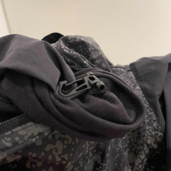 LULULEMON Ride & Reflect Cape/Jacket REFLECTIVE - Very Excellent Condition - Picture 14 of 16